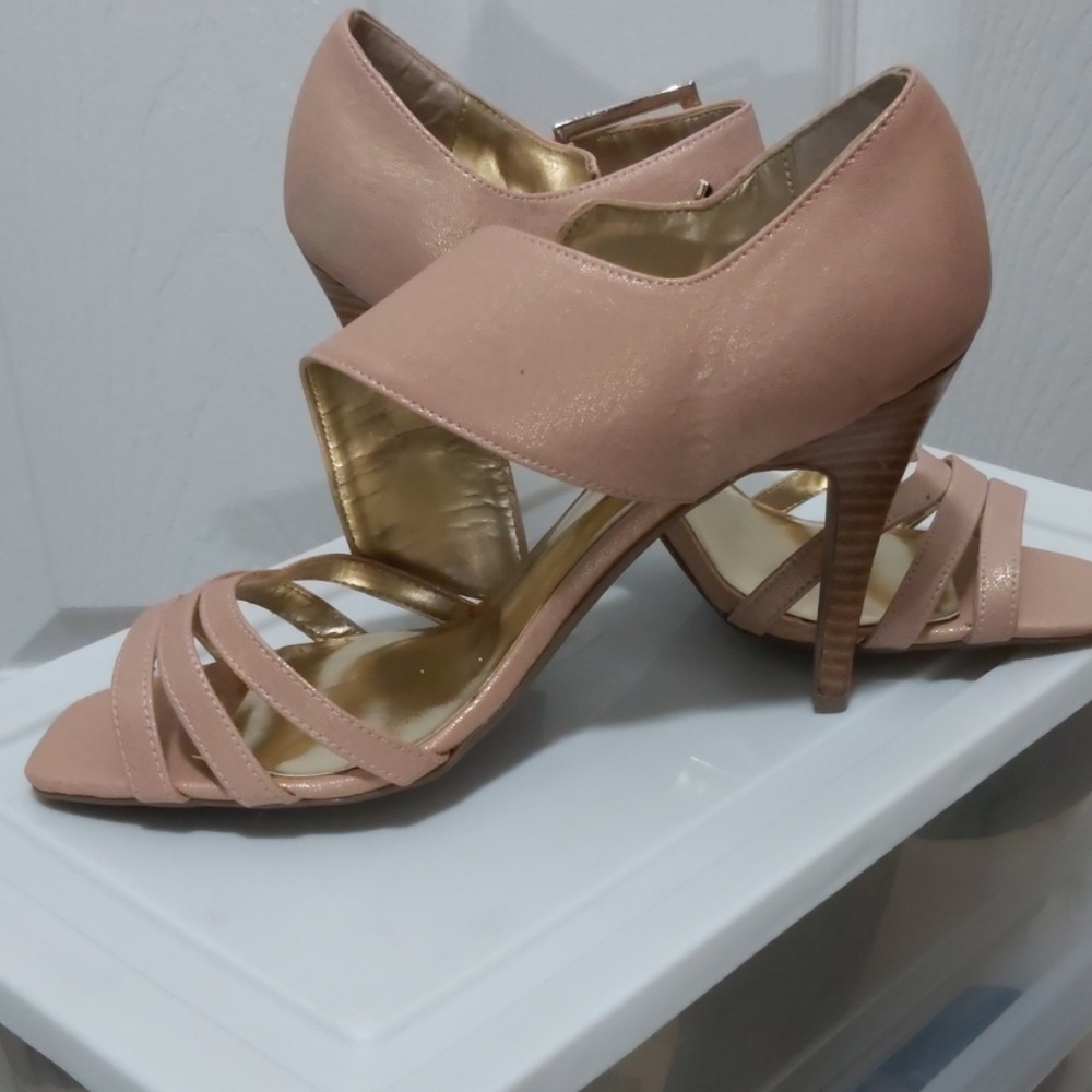 Shoes - Picture 2 of 6